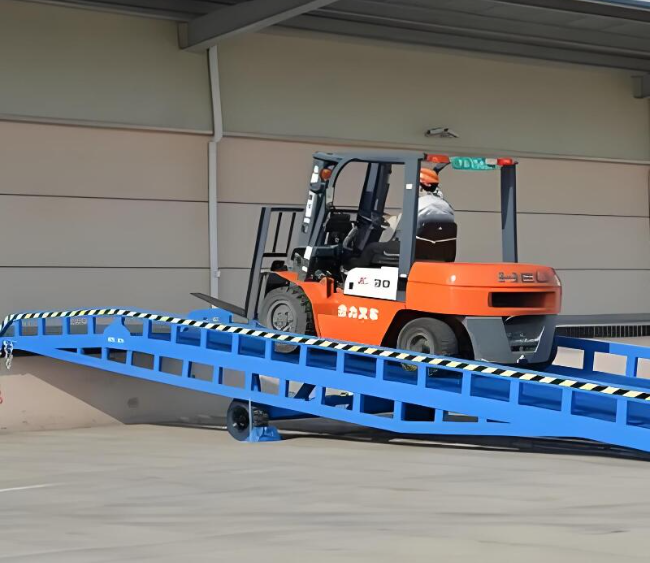 东丰移动式卸货平台（叉车用）